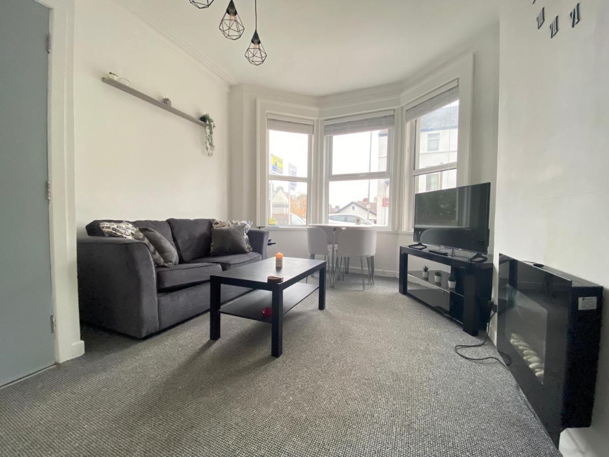 Cheap & Cheerful Apartment Near Bangor Marina Екстериор снимка